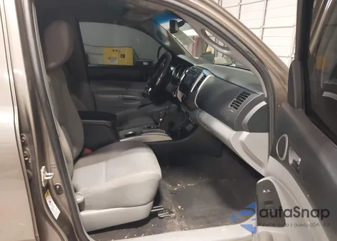 2013 Toyota Tacoma Base V6 z USA, uszkodzony, nr VIN 5TFLU4EN8DX064328